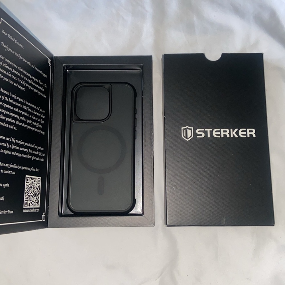 iPhone case & Screen protectors - Picture 3 of 4